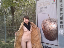素人の欲望は底なし…露出プレイの沼に嵌まった女性たちの淫らな姿がヤバ過ぎる野外露出エロ画像の画像