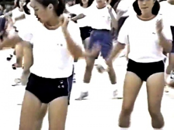 【動画】90年代の中学校ってまだ体育祭でJCのブルマ体操服姿が拝めたってマジ・・！？の画像