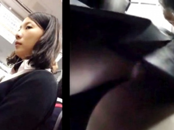 黒髪清楚系美人のOLのさんに不審がられながらもパンチラ盗撮を続行する危険人物（動画あり）の画像