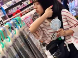 繁華街のアイドルショップで美少女K＆ヲタJCのパンチラ隠し撮りｗｗｗ（動画あり）の画像