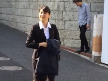 【盗撮動画】就活中のリクスーJDちゃんのパンチラ3人分。タイトスカートでもしっかり撮れてますｗｗの画像