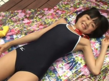 【動画あり】JCなりたての美少女ジュニアアイドルさん、IVで制服＆スク水姿を披露してしまうの画像