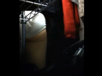 【盗撮動画】某所で公開されたバイト店員着替え盗撮動画（2カメ使用）、ガチでヤバい模様...の画像