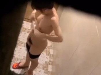 【盗撮動画】シャワータイムからその後まで。美乳美女の自宅を隠し撮りしたヤバそうな動画が流出してるんだが...の画像
