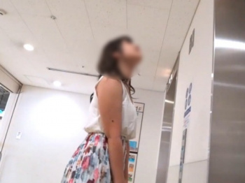 【盗撮動画】連続パンチラ盗撮犯の反抗記録映像が流出。夏の装いの可愛い女子生徒が餌食にの画像