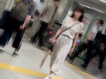 【盗撮動画】美女を連日ストーキングする危険人物のパンチラ盗撮手法、あまりにも激ヤバすぎてワロエナイ・・・の画像