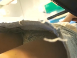 【盗撮動画】もっさりハミ毛&透けマン毛!このレベルの超絶美女のスカートの中がこんなにスケベだったなんて…の画像