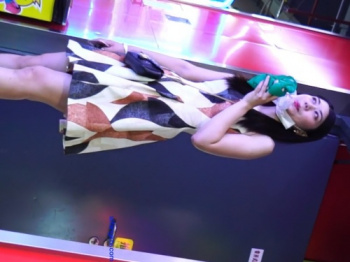 【盗撮動画】見逃し厳禁！このレベルのハイスペ美女が生パンからハミ毛させまくって外を出歩いている件の画像