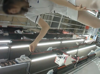 【盗撮動画】現在入手不可の激カワショップ店員パンチラ、海外動画サイトに流出してしまっていた模様…の画像