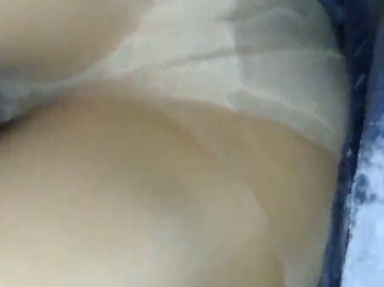 【盗撮動画】俺撮り師、制服OLのあまりの可愛さについにスカートめくりパンチラに手を染めてしまう…の画像