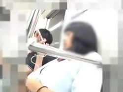 【盗撮動画】何故かはわからんが、こういう生意気そうなじぇけが生パンチラ撮られてるのってガチで興奮するよな…の画像