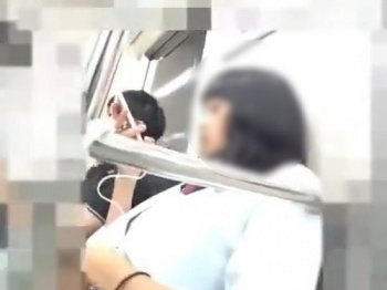 【盗撮動画】何故かはわからんが、こういう生意気そうなじぇけが生パンチラ撮られてるのってガチで興奮するよな…の画像