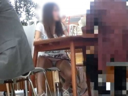【盗撮動画】うっかり隠し撮りしてしまうラッキースケベ的座りパンチラ！結構可愛いギャルだったぞの画像
