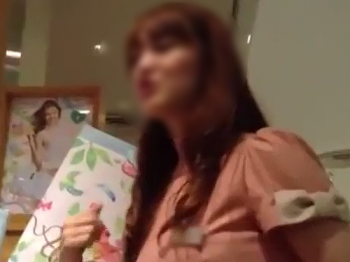 【盗撮動画】スマン。激カワショップ店員のパンチラを独自入手したからお先に美味しく頂いちゃうわ...の画像