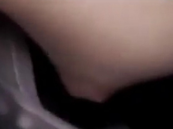 【盗撮動画】色相薄めちっぱい＆乳首！素人ギャルを騙して胸チラ盗撮する手法を確立した極悪撮り師さんの画像