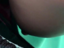 【盗撮動画】知能が低そうなギャル中心に行われる胸チラ盗撮、乳首GET率が高すぎる。ビビってしまうほどにの画像