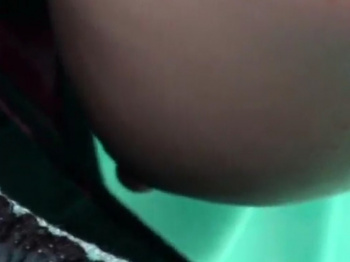 【盗撮動画】知能が低そうなギャル中心に行われる胸チラ盗撮、乳首GET率が高すぎる。ビビってしまうほどにの画像