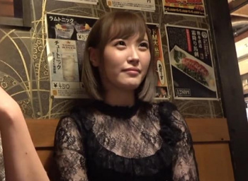 【素人ナンパ】経験人数3桁超えのヤリマンギャルが襲われるの待ちきれず歯ブラシでオナニーする色情狂い《美咲まや》の画像