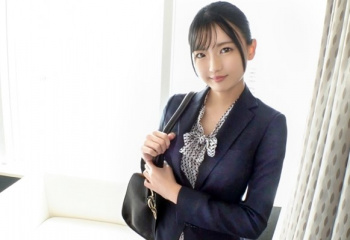 スタイル抜群のスーツお姉さんがエロランジェリ―姿で濃厚セックス！素人のドスケベ美女が激しいピストンにアクメするの画像