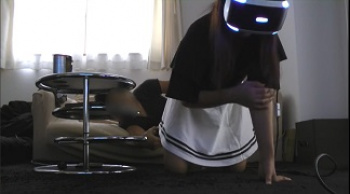 【盗撮】愛戦士【VRパンチラ】バイト先のツンデレ系の後輩にVRやらせたらパンチラしまくり①座り＆後ろからの画像
