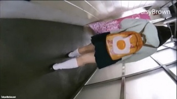 【盗撮】DaisyBrown tikan018,めっちゃ可愛い女子○生をトイレでチカンして来ましたー！の画像