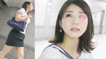 【盗撮】ちゃおず【カコミ痴漢】大橋※歩アナ似のむっちり巨乳夏服OL＊車内オモチャ弄りで腰砕け絶頂＊トイレ連れ込みナマ挿入中出しの画像