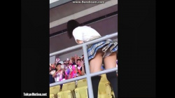 【お宝パンチラ】SKE48の熊埼〇香ちゃんがファンサービスでパンツを見せまくるの画像