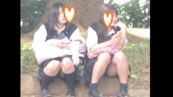 【YUKI作品】制服姿の可愛いコを発見!!(FHD)大変です!!パンツが見えてますよ19【JKパンチラ盗撮】の画像