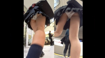 【パンチラえんじぇる作品】JKフルHD高画質パンチラ逆さ撮り 016【JKパンチラ盗撮】の画像