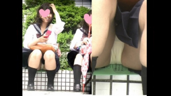 【アイドル予備軍作品】強風の中の可愛いセーラーJK【JKパンチラ盗撮】の画像