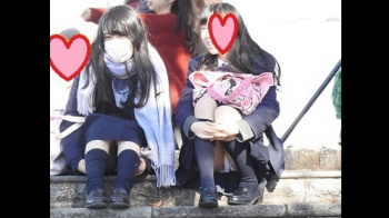 【パンチラ盗撮】【YUKI】制服姿の可愛いコを発見!!(FHD)大変です!!パンツが見えてますよ 8の画像