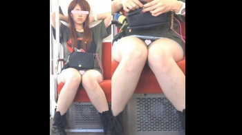 【パンチラ盗撮】【TC】 [顔出し] [フルHD]パ○ツのガラまでずっと丸見えの美女、オススメ!! [アップあり]電車からの風景〜の画像