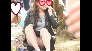 【パンチラ盗撮】【YUKI】スーパーS級!!お座りお姉さん発見!!(FHD)大変です!!パンツが見えてますよ特別編29の画像