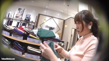 [逆さHERO動画]店員撮り２８！ポニーテールで胸がでかい店員さん！＜パンチラ盗撮＞の画像