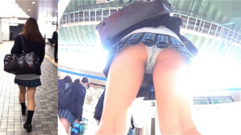 [クリオネ動画] パンチラHOLIC・30 ＜JKパンチラ盗撮＞の画像