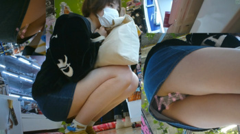 [龍が五徳動画] ミニデニムスカート #サテン #シルバーp【Upskirting Girls -Quadruple- 63】＜パンチラ盗撮＞の画像