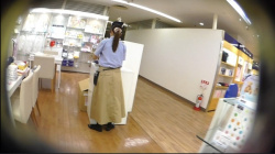 [逆さHERO動画] 店員撮り７１！ベビー服売り場の店員さん！あどけない可愛らしい店員さんに迫る毒牙！＜パンチラ盗撮＞の画像