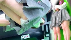 [ぴえんた動画] #19 プリ撮影！お揃いコーデJDちゃんの純白P＜パンチラ盗撮＞の画像