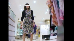[Mr.研修生動画] 45 年上お姉さん店員さん アソコがハミ＜パンチラ盗撮＞の画像