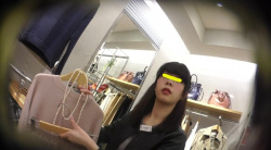[逆さHERO動画] 店員撮り７５！お上品だけどお腹まで見えるフロント撮り！世の中の怖さを知らないお嬢風店員さん！＜パンチラ盗撮＞の画像