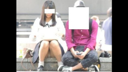 [ＹＵＫＩ動画] お座りお姉さん発見！！（ＦＨＤ）大変です！！パンツが見えてますよ６６＜パンチラ盗撮＞の画像