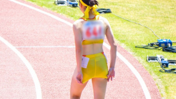 [すぽチァン動画] 食い込みが気になるＫちゃん(4K)＜女子アスリート盗撮＞の画像