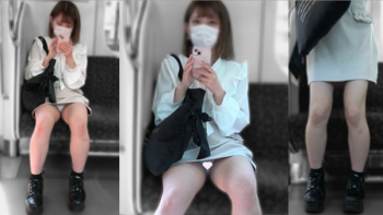 [TC動画]【6月2日まで顔モザなし】かわいい!!重ね忘れ! ってくらい無防備なかわいいミニスカちゃん[4K動画][顔出し][ドアップあり]＜パンチラ盗撮＞の画像