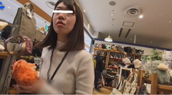 [逆さHERO動画]【再販】この動物はチンチラ？パンチラ？乳首が透けてるように見えるｗ＜パンチラ盗撮＞の画像