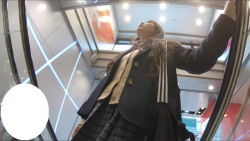 [RYUSEI動画] 31【しゃがみ】で可愛い顔したJKのむにっととしたアソコを捉えました！＜JKパンチラ盗撮＞の画像