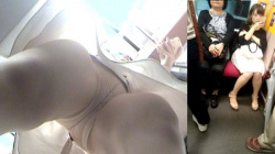 [イェーガー動画]【白濁ライブ】女子アナ風美女に密着取材＜パンチラ盗撮＞の画像