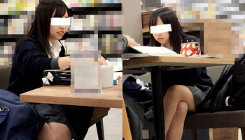 [リウム動画] 勉強中のKを粘着撮り～21分超え～＜JKパンチラ盗撮＞の画像