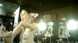 [怪盗ジョーカー動画]【マルッと追い撮り！女撮師 スーパー銭湯】Vol.44 追い撮り！とんがりオッパイ姉さん、色気のなぁいお着替え dns061＜風呂盗撮＞の画像