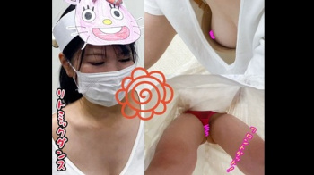 [花マル先生動画]【⑧親子で参加OK！リトミックを全力で頑張ってくれた明るい先生＆おっぱいもTバックお尻もプルンプルン動きます】＜胸チラ盗撮＞の画像