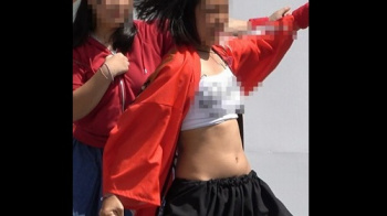 [ＬＯＶＥ☆２代目動画] ４Ｋ高画質！！ダンス！！パンツの位置が・・・それでも激しく踊る踊り子！！＜盗撮＞の画像